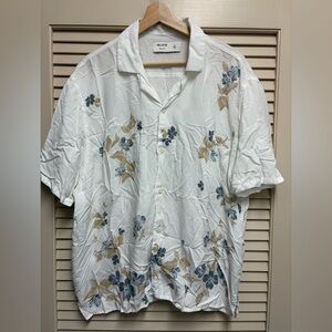 Hollister Mens XL Boxy Fit White Floral Button Up Hawaiian Camp Shirt Tropical